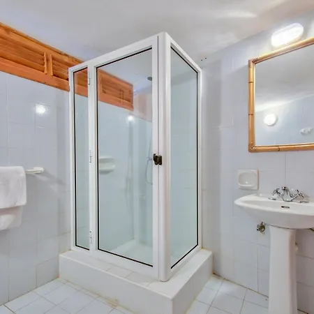 Zebbug Sleeps 6 With Pool And Wifi *