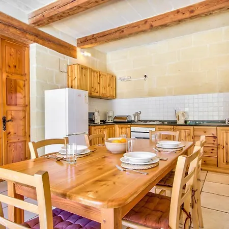 ヴィラ Zebbug Sleeps 6 With Pool And Wifi Żebbuġ